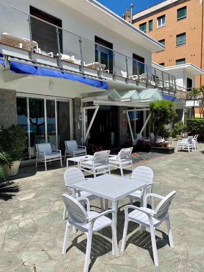 Piccolo Hotel Le Palme San Bartolomeo Al Mare Buitenkant foto