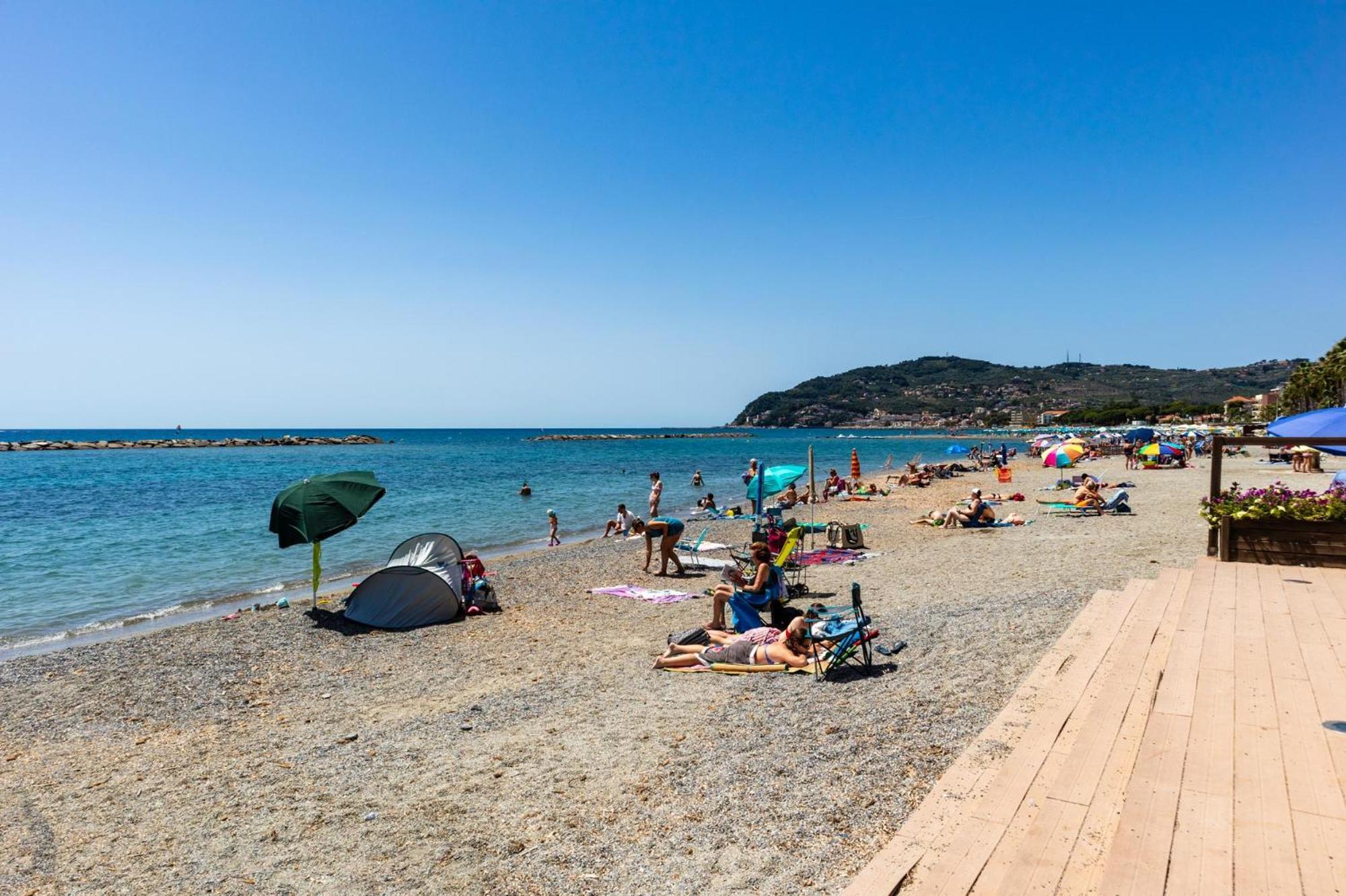 Piccolo Hotel Le Palme San Bartolomeo Al Mare Buitenkant foto