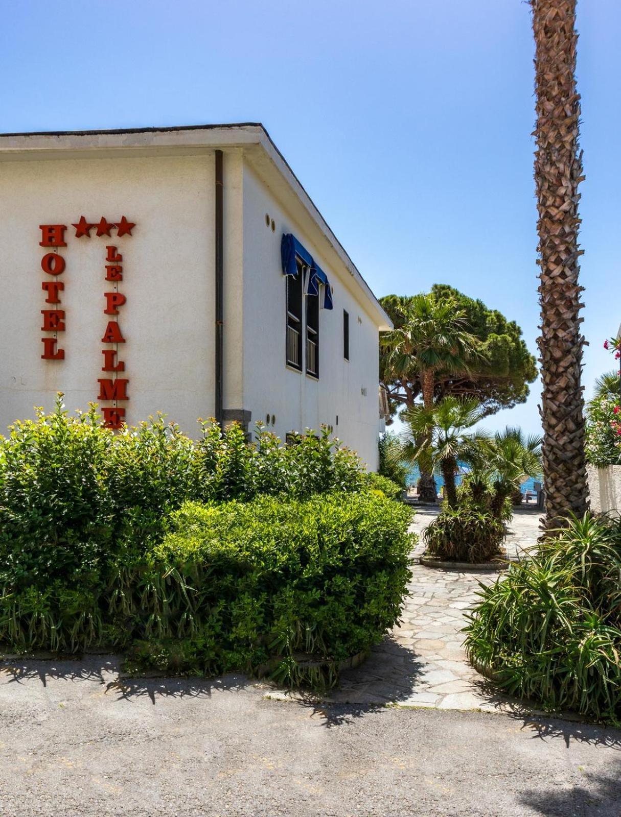 Piccolo Hotel Le Palme San Bartolomeo Al Mare Buitenkant foto